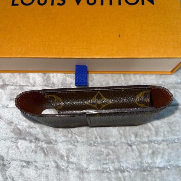 Louis Vuitton preloved cigarette case excellent condition comes with box . - Picture 5 of 10